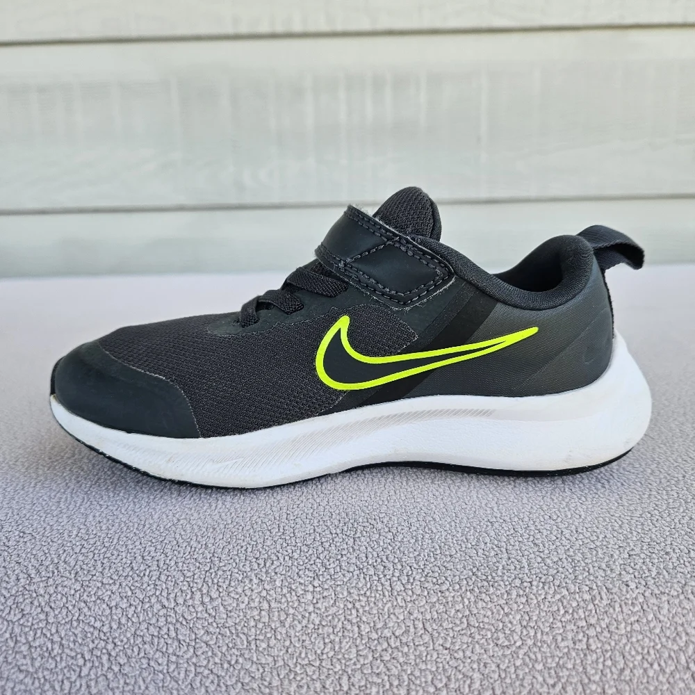 Nike Star Runner 3 Athletic Sneaker SZ 11C Sneaker Grey Hook & Loop DA2777-004
